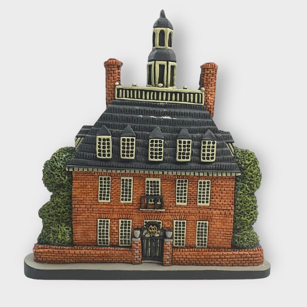 Brandywine Collectibles Williamsburg PA Governors Palace Historical Decor Sitter